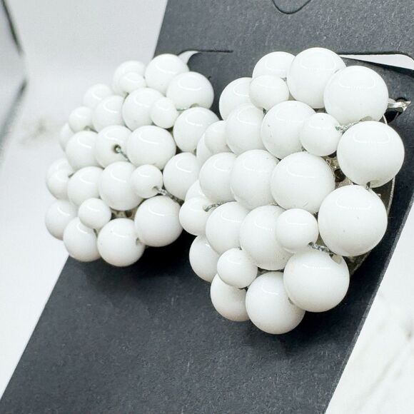Vintage Japan White Milk Glass Bead Cluster Stud Clip On Earrings - Picture 5 of 9